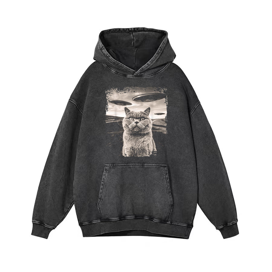 Funny British Shorthair Cat Taking Selfie with UFOs Funny T-Shirt