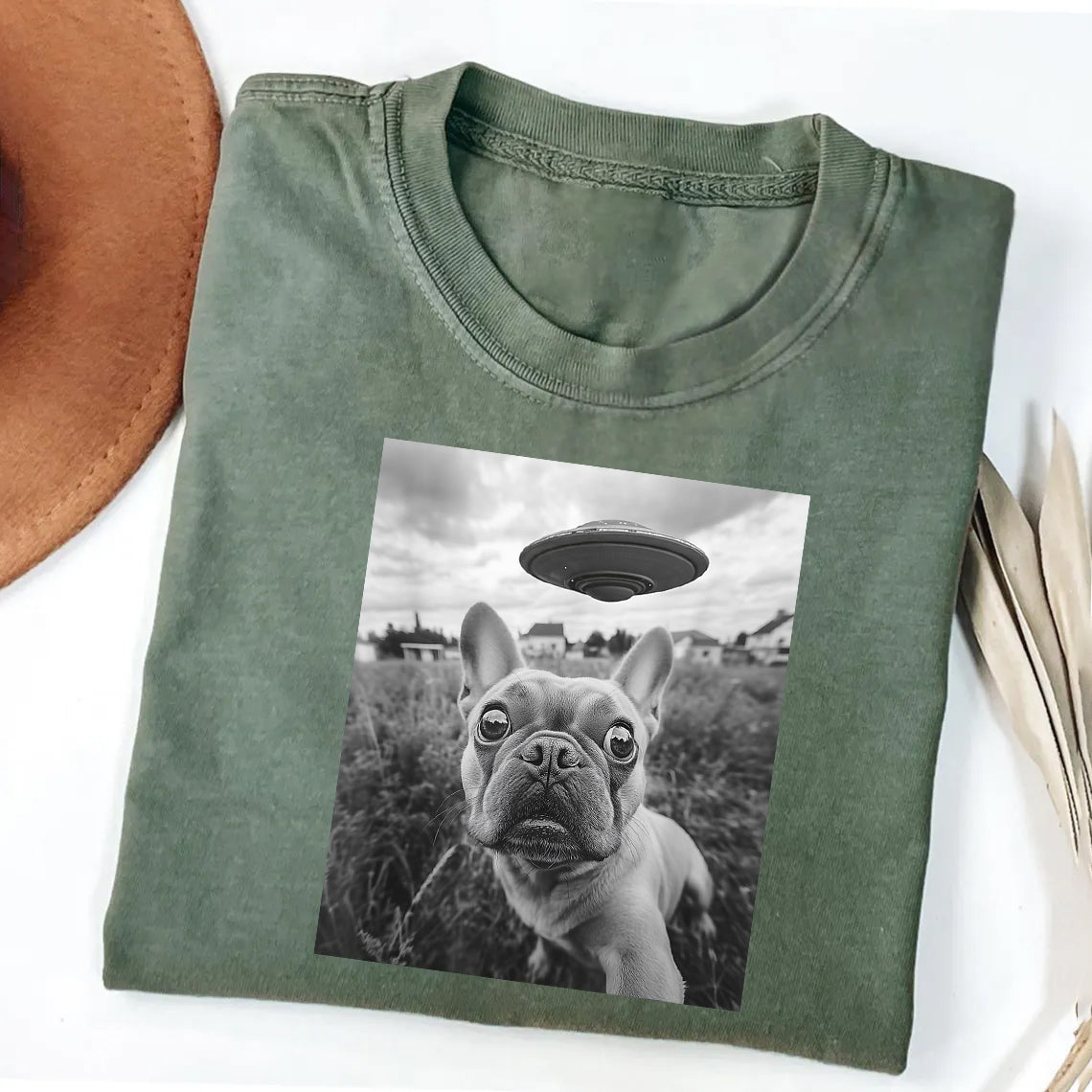 French Bulldog Taking Selfie with UFOs Funny T-Shirt