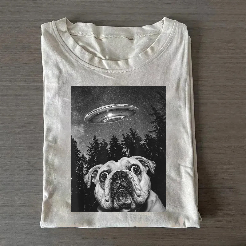 Surprised English Bulldog Taking Selfie with UFOs Funny T-Shirt