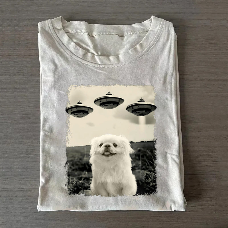 Pekingese Taking Selfie with UFOs Funny T-Shirt