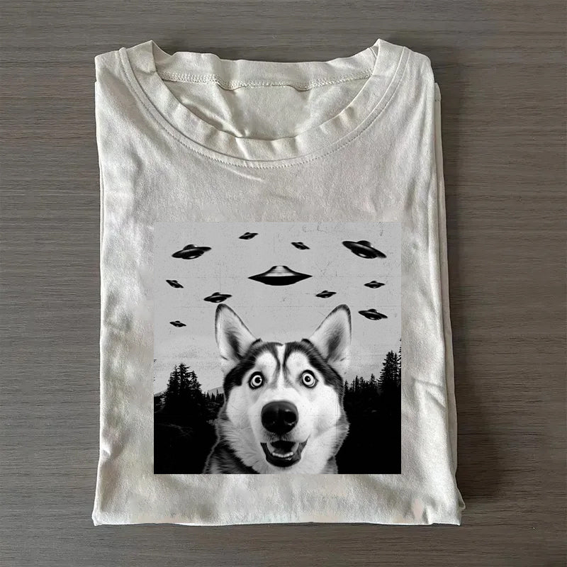 Husky Dog Taking Selfie with UFOs Funny T-Shirt