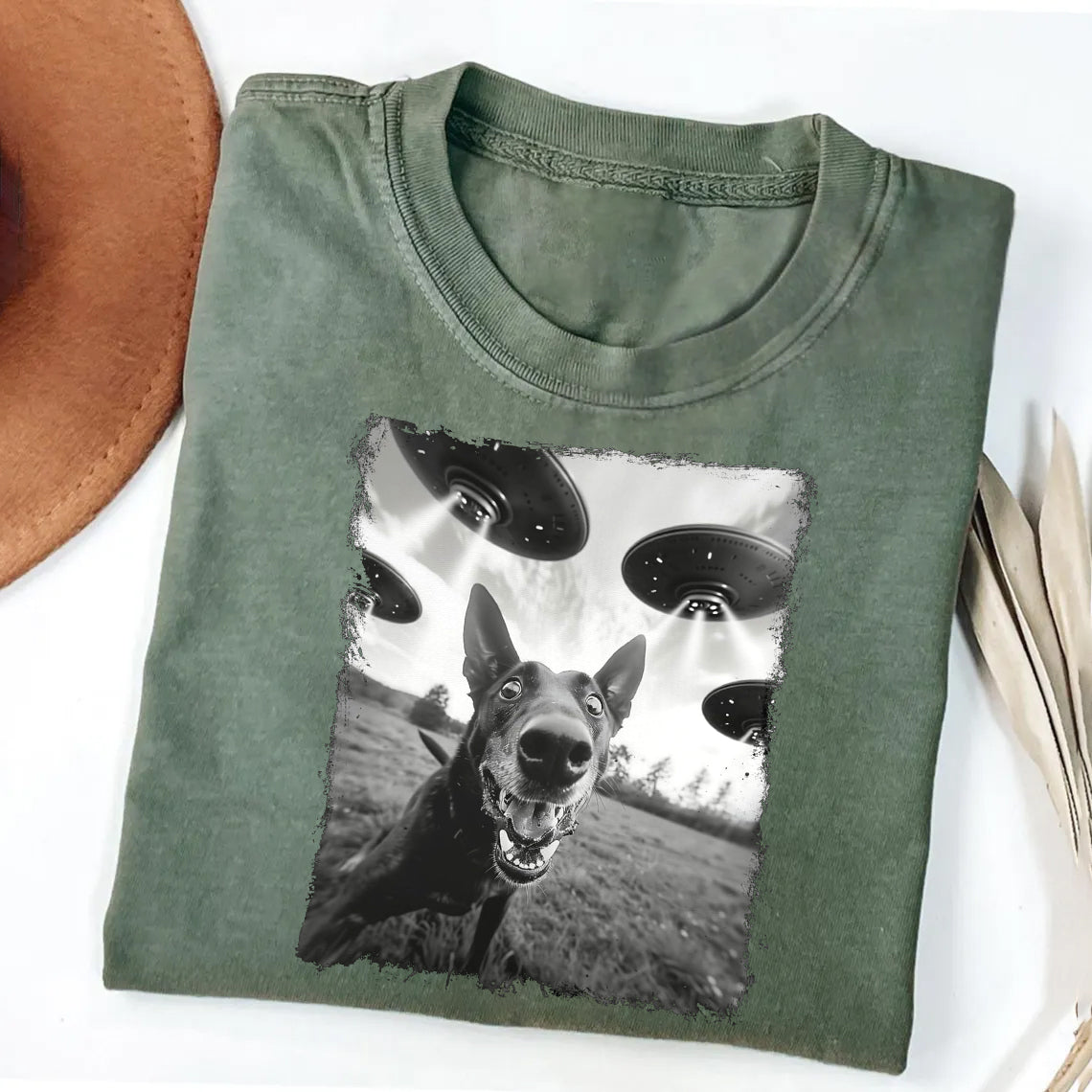 Belgian Malinois Dog UFO Alien Extraterrestrial Selfie Long Sleeve T-Shirt