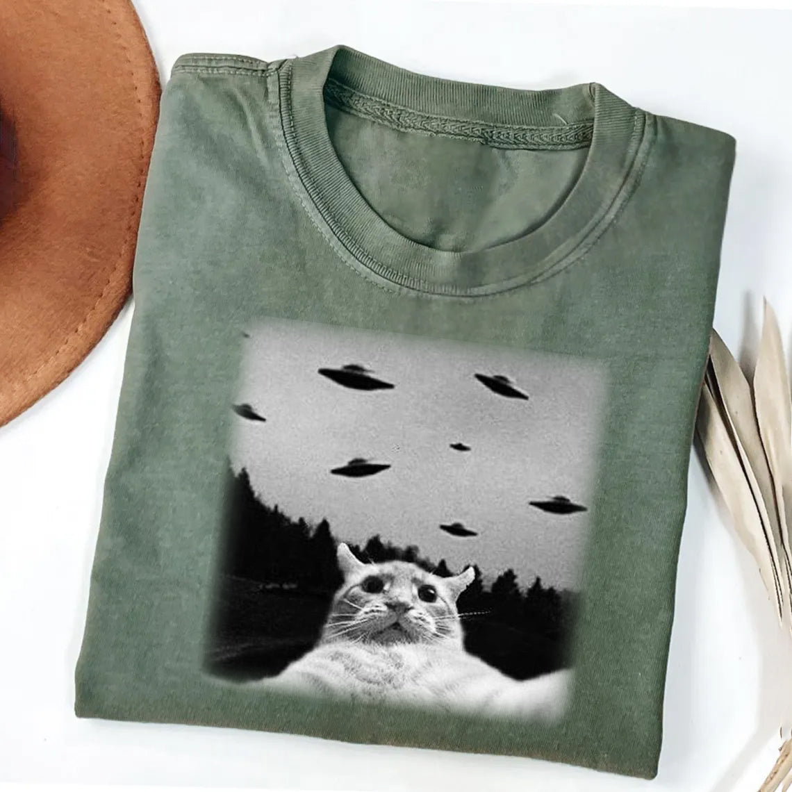 Cat-selfie-with-UFO-washed cotton T-shirt