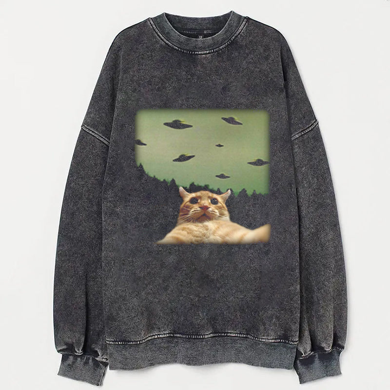 Cat-selfie-with-UFO-washed cotton T-shirt