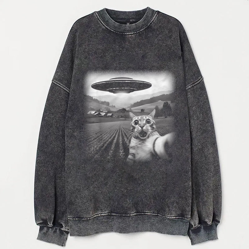 Cat-selfie-with-UFO-washed cotton T-shirt