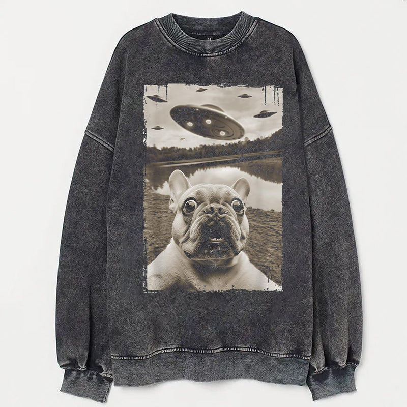 Pug Taking Selfie with UFOs Funny T-Shirt - heygraff