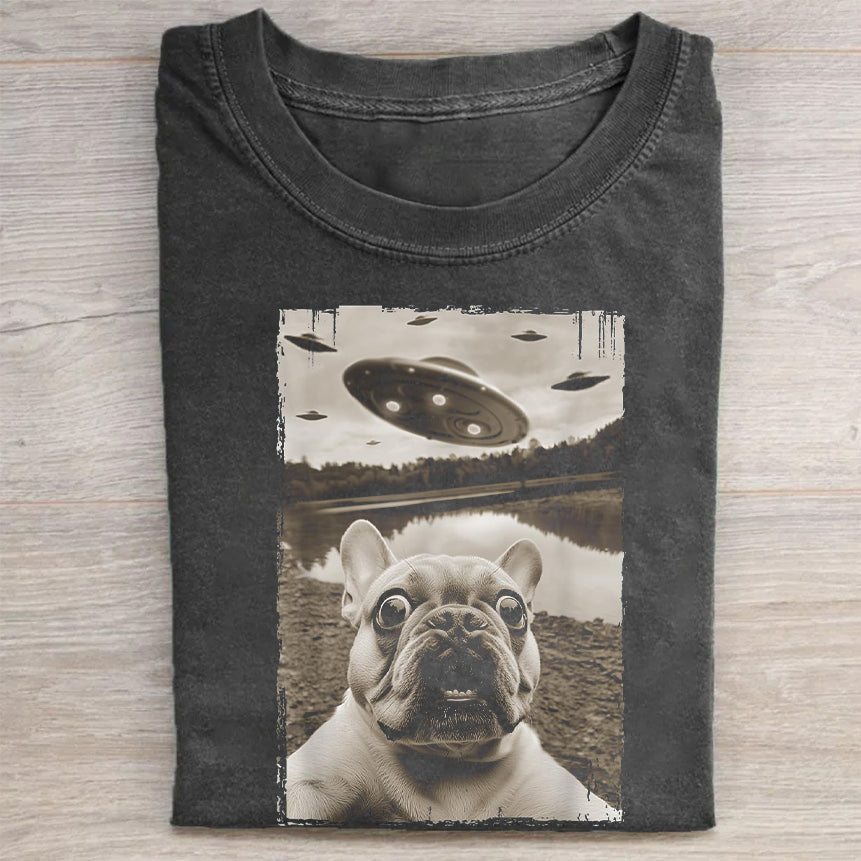 Pug Taking Selfie with UFOs Funny T-Shirt - heygraff