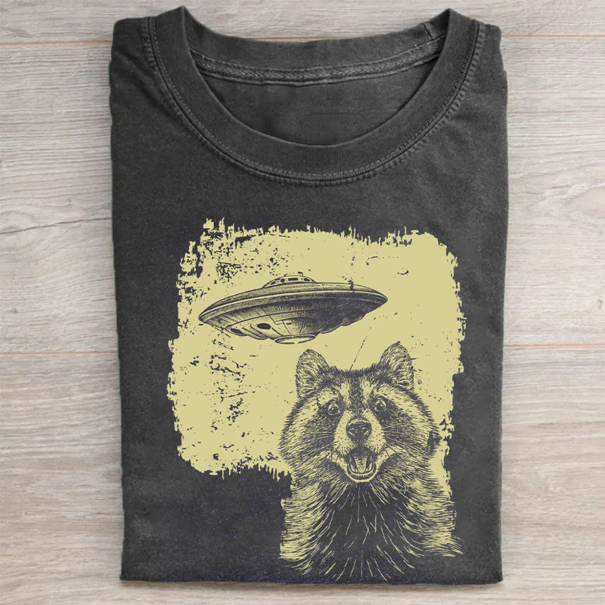 Raccoon Taking Selfie with UFOs Funny T-Shirt/Sweatshirt - heygraff