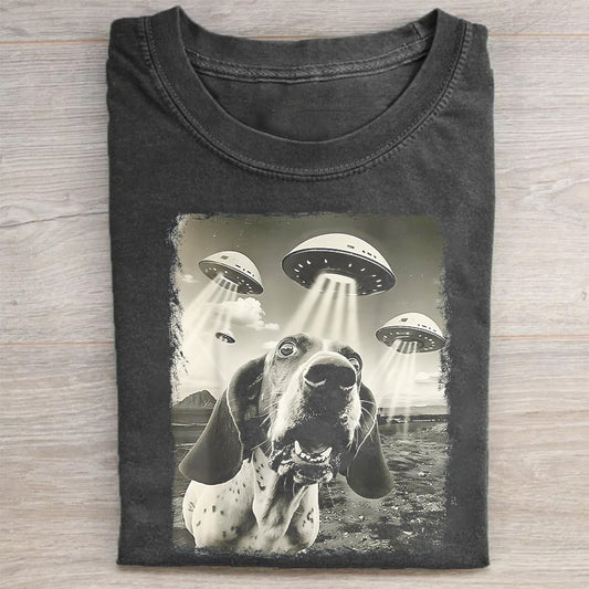 Basset Hound Dog Taking Selfie with UFOs Funny T-Shirt - heygraff