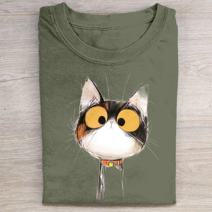 Cute Cat with Big Eyes and Colorful Collar Graphic Print T-Shirt