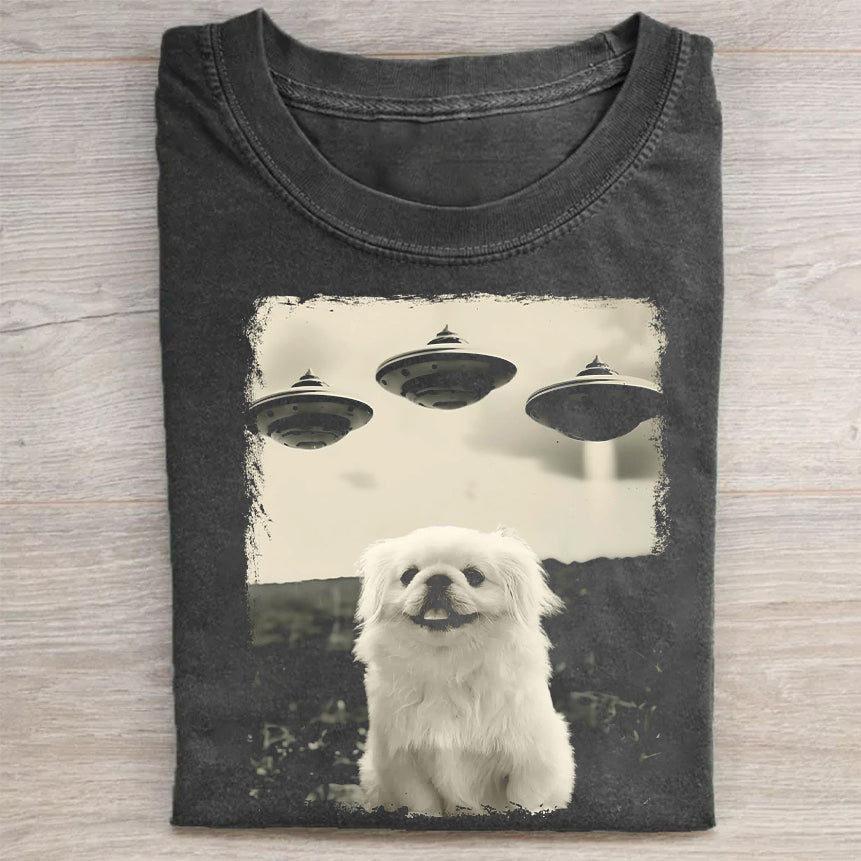 Pekingese Taking Selfie with UFOs Funny T-Shirt