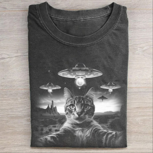 Cat-selfie-with-UFO-washed cotton T-shirt - heygraff