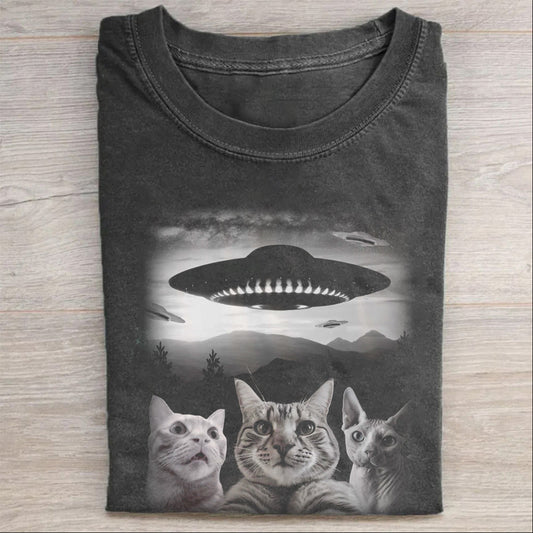 Cat-selfie-with-UFO-washed cotton T-shirt