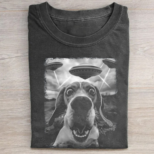 Beagle Dog Taking Selfie with UFOs Funny T-Shirt - heygraff