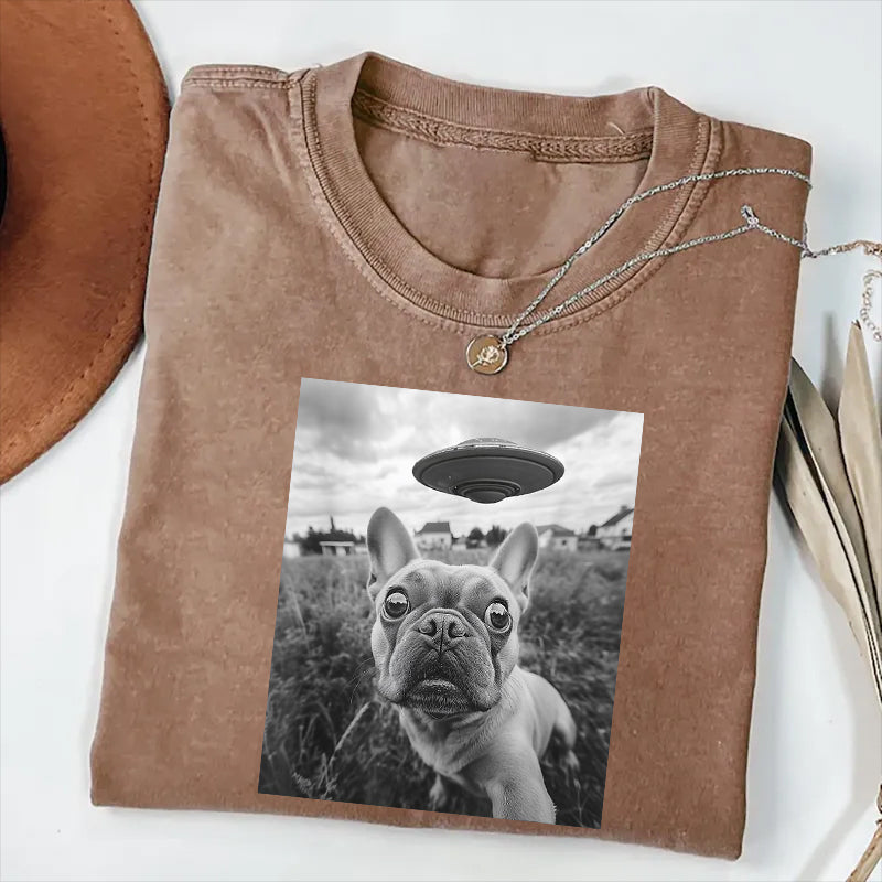 French Bulldog Taking Selfie with UFOs Funny T-Shirt