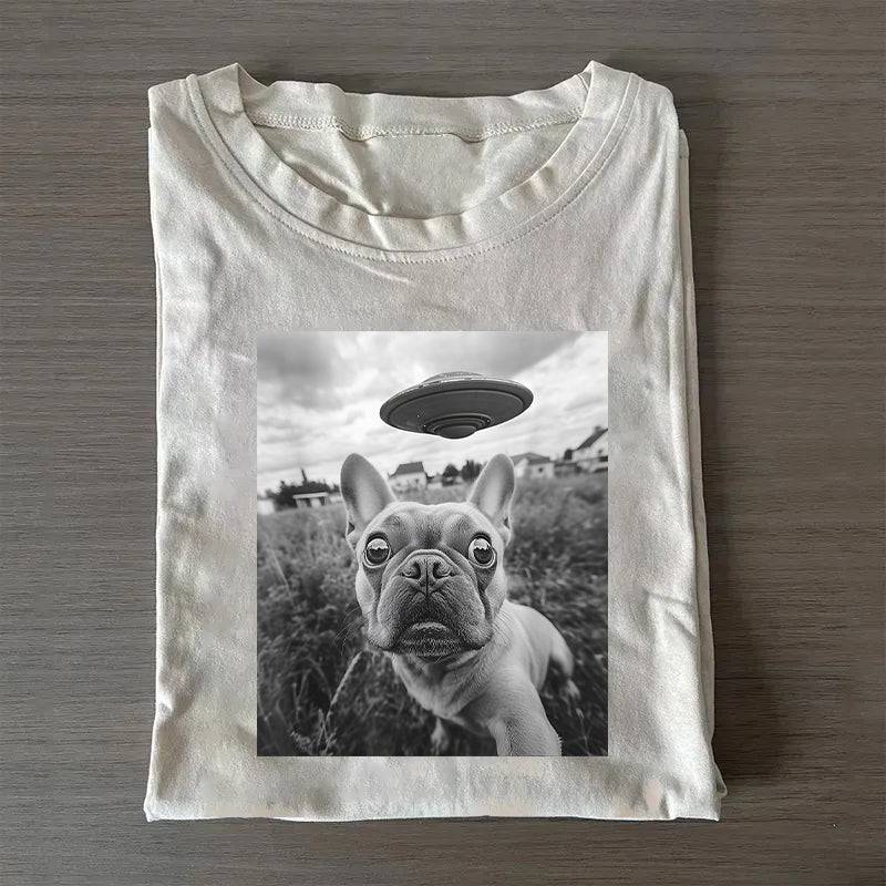 French Bulldog Taking Selfie with UFOs Funny T-Shirt