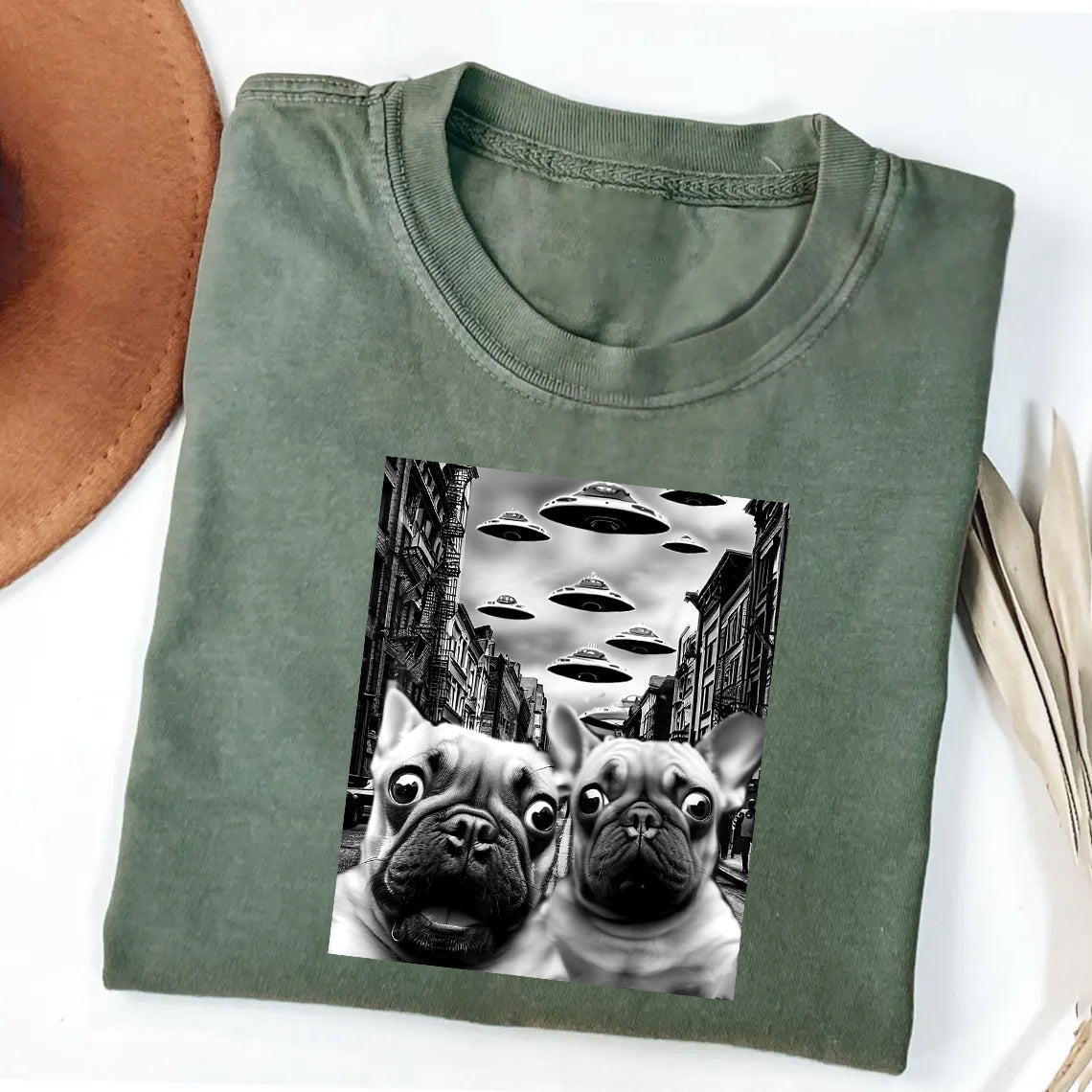 French Bulldog Taking Selfie with UFOs Funny T-Shirt