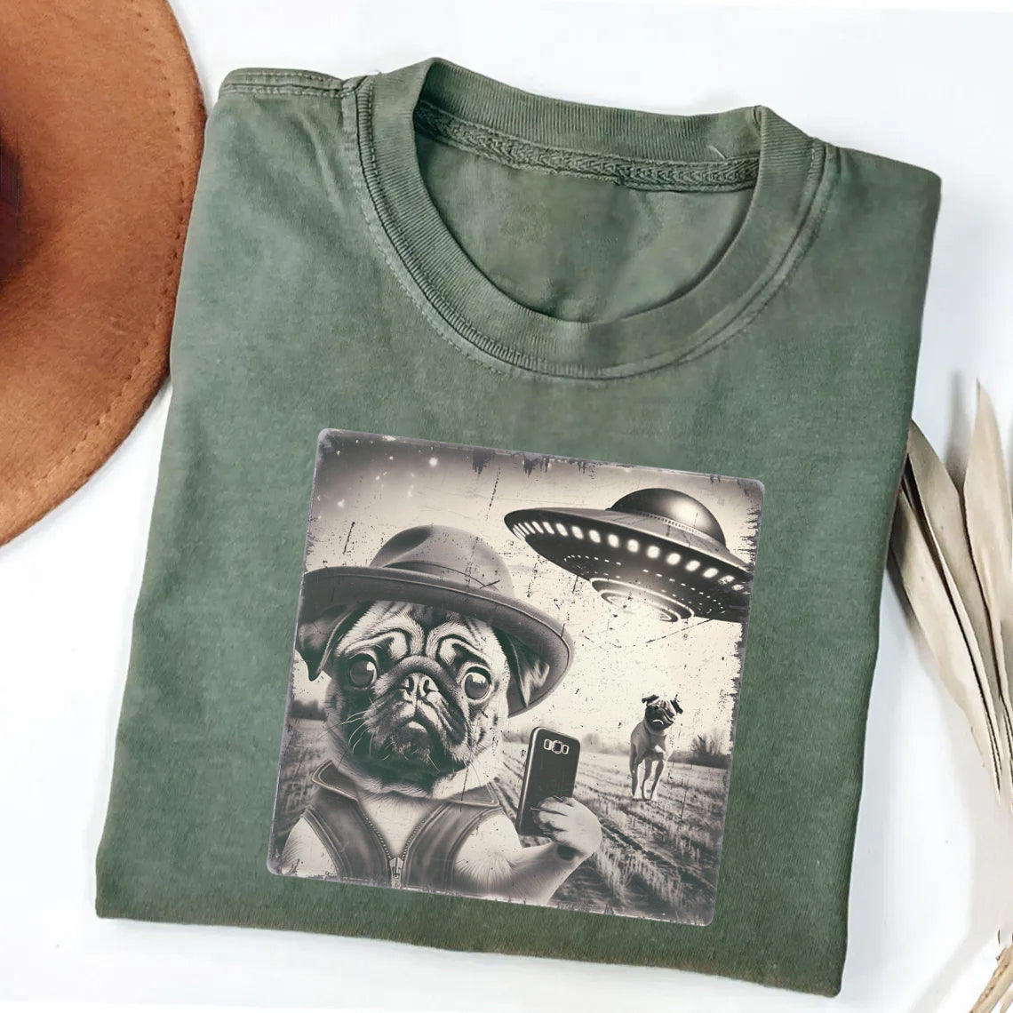 Pug Taking Selfie with UFOs Funny Unisex T-Shirt