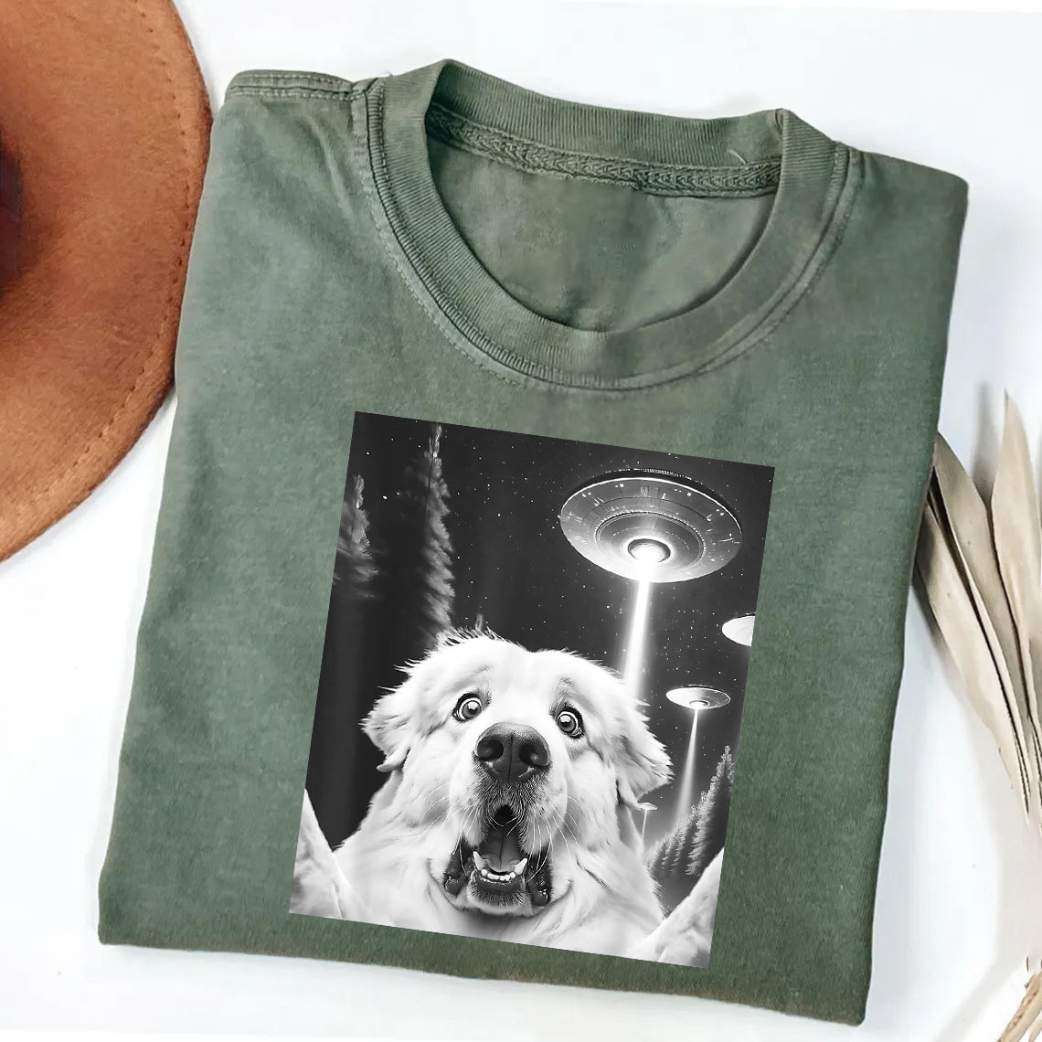 Great Pyrenees Taking Selfie with UFOs Funny T-Shirt