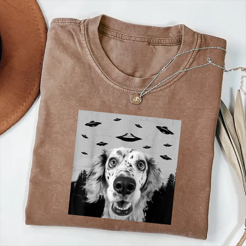 English Setter Dog Taking Selfie with UFOs Funny T-Shirt