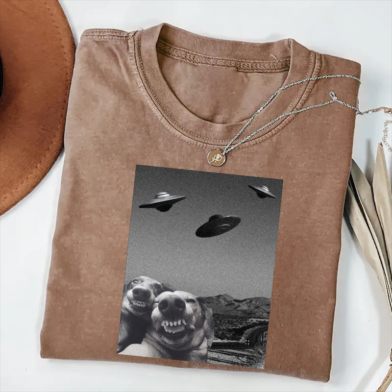 Funny selfie Dogs With Alien UFO Funny Dog With his Friend T-Shirt