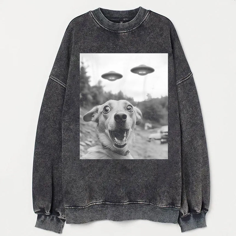 Funny dog Taking Selfie with UFOs T-Shirt - heygraff