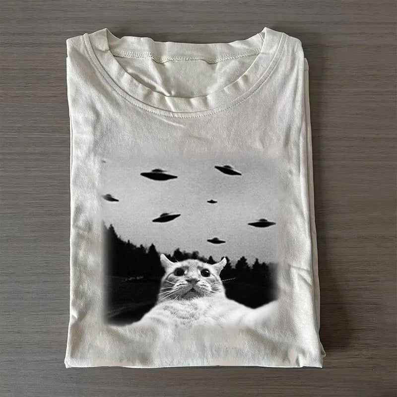 Cat-selfie-with-UFO-washed cotton T-shirt