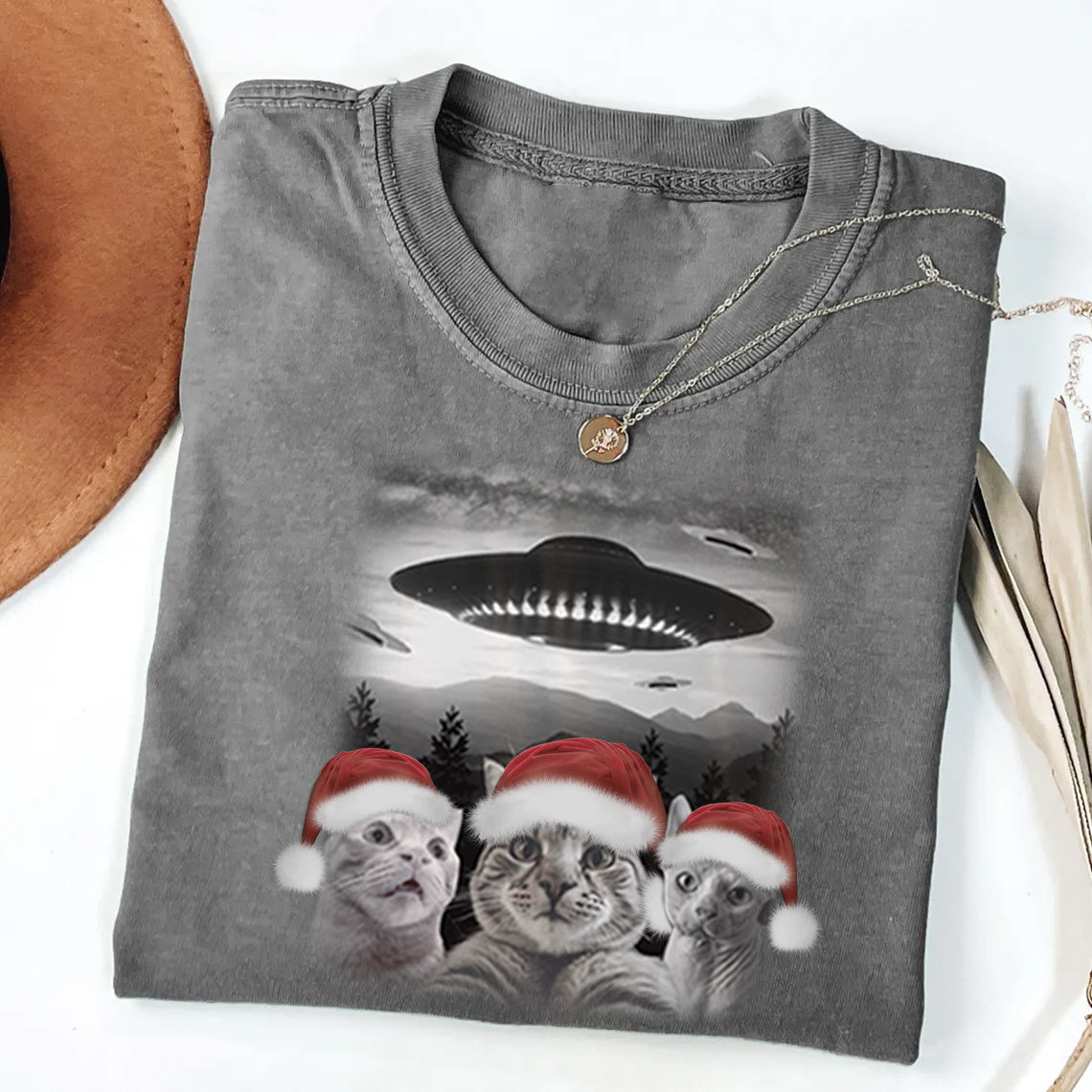 Christmas Cat Selfle With UFO Art Acid Wash Sweatshirt