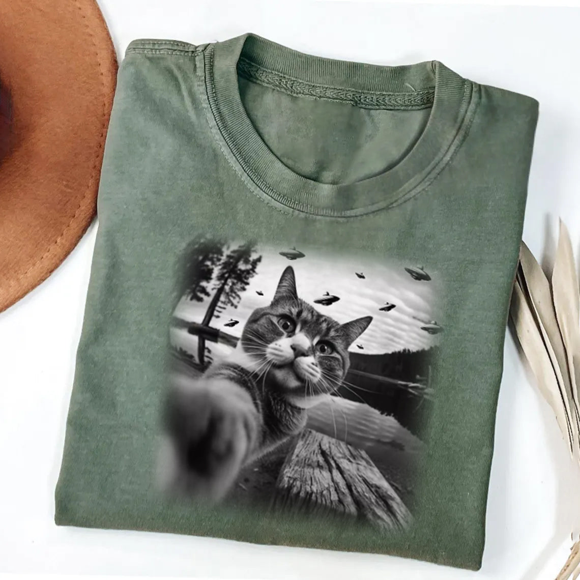 Cat-selfie-with-UFO-washed cotton T-shirt