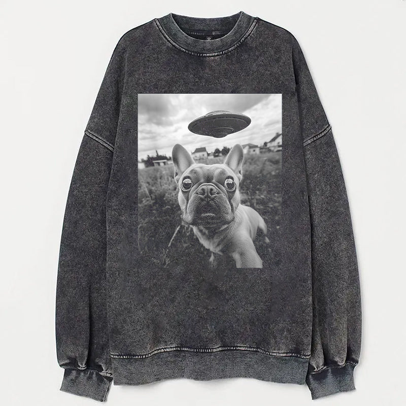 French Bulldog Taking Selfie with UFOs Funny T-Shirt - heygraff