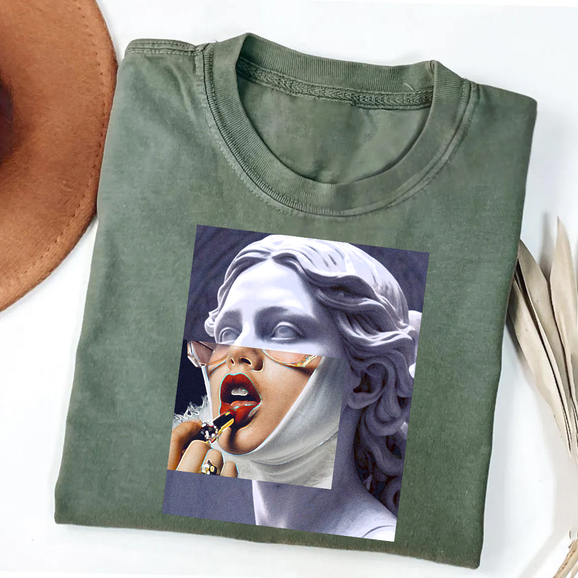 Vintage Graphic T-Shirt with Classic Art Print Women's Fashion Tee