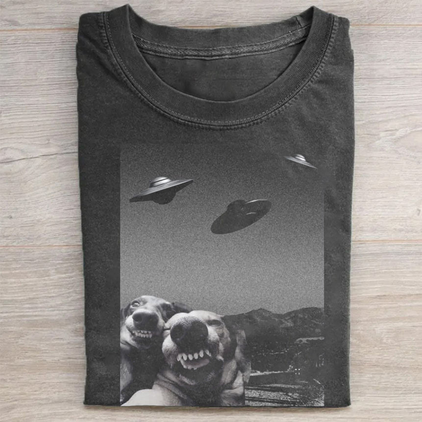 Funny selfie Dogs With Alien UFO Funny Dog With his Friend T-Shirt