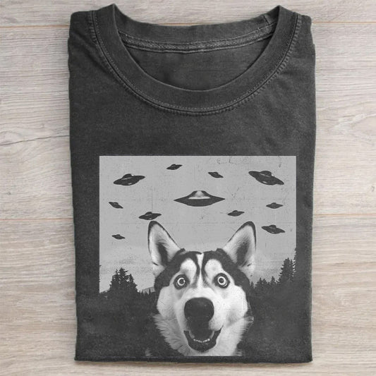 Husky Dog Taking Selfie with UFOs Funny T-Shirt - heygraff