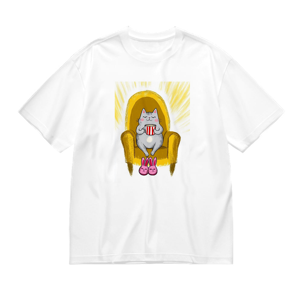 Crew Neck White T-Shirt with Cozy Cat in Armchair Print for Casual Wear