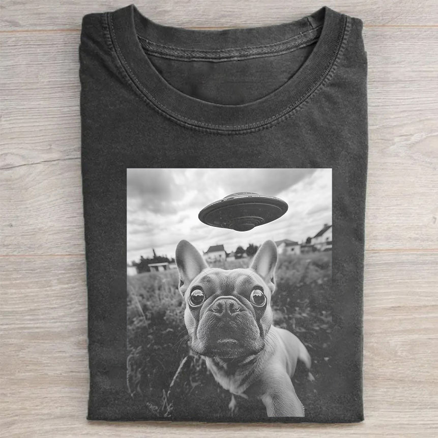 French Bulldog Taking Selfie with UFOs Funny T-Shirt - heygraff