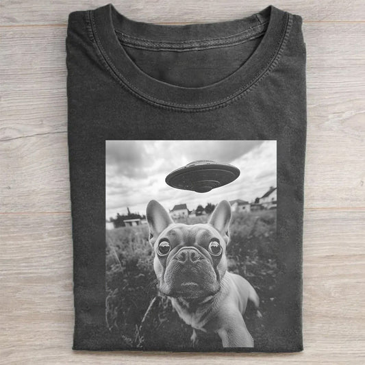 French Bulldog Taking Selfie with UFOs Funny T-Shirt - heygraff