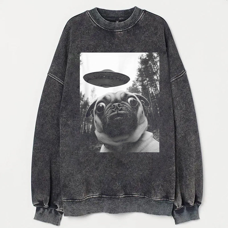 Pug Taking Selfie with UFOs Funny Shirt - heygraff