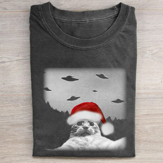 Christmas Cat Selfle With UFO Art Acid Wash Tee - heygraff