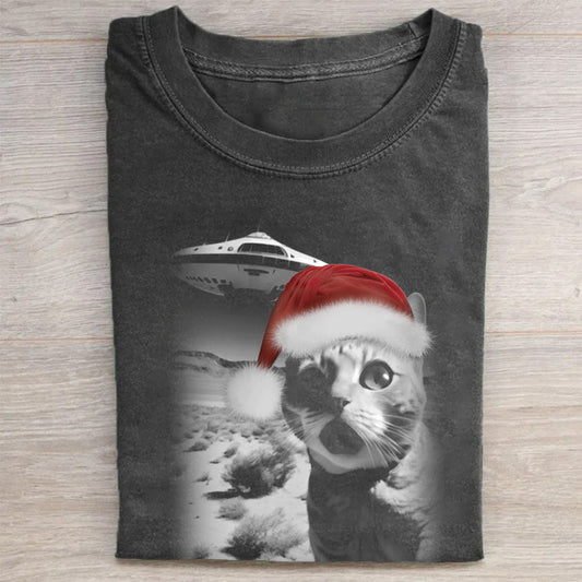 Christmas Cat Selfle With UFO Art Acid Wash Tee - heygraff