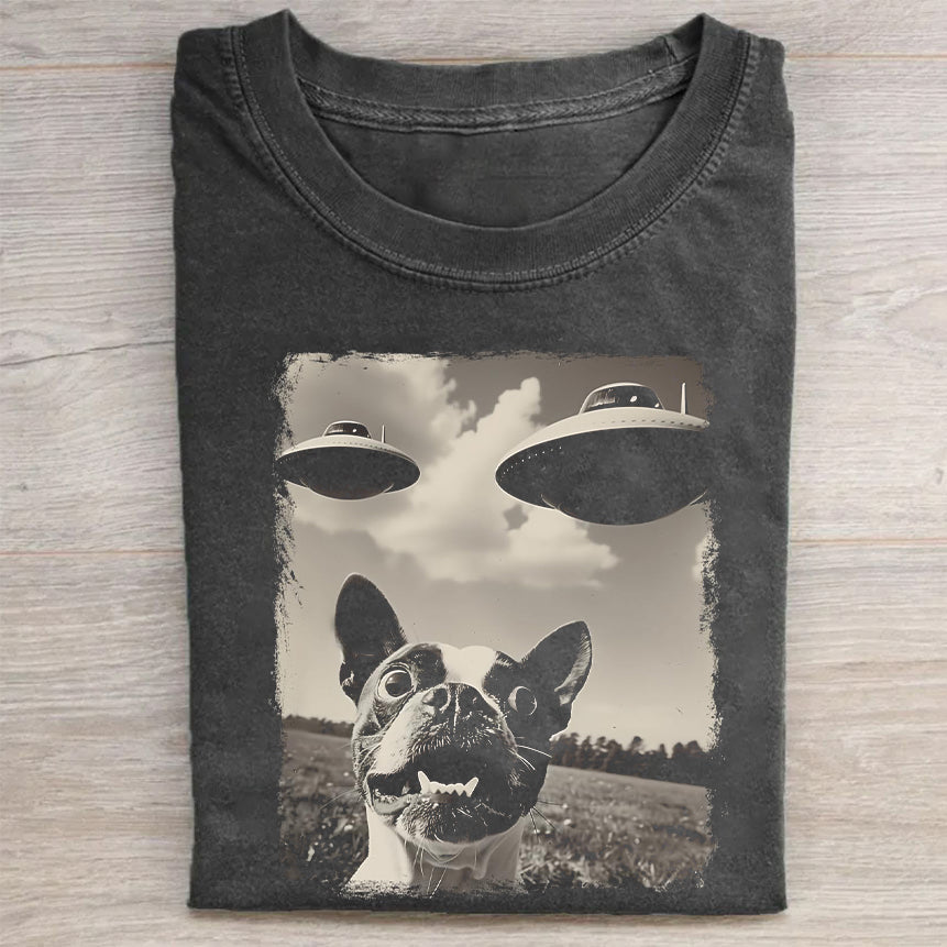 Boston Terrier Dog Taking Selfie with UFOs Funny T-Shirt - heygraff