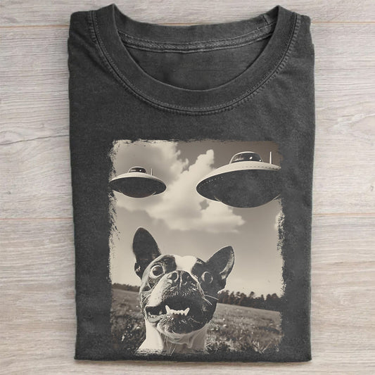 Boston Terrier Dog Taking Selfie with UFOs Funny T-Shirt - heygraff